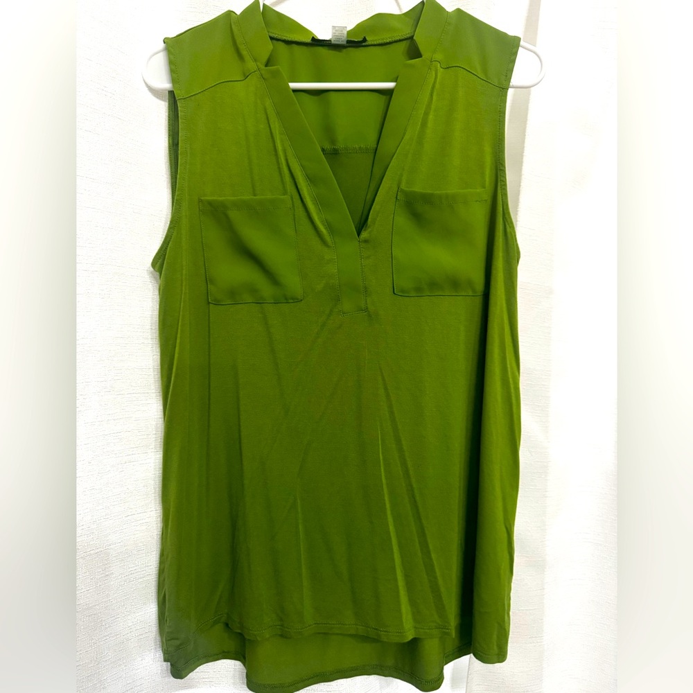 Cable and Gauge Green Sleeveless Blouse • Dual Breast Pockets • L • Lightly Worn